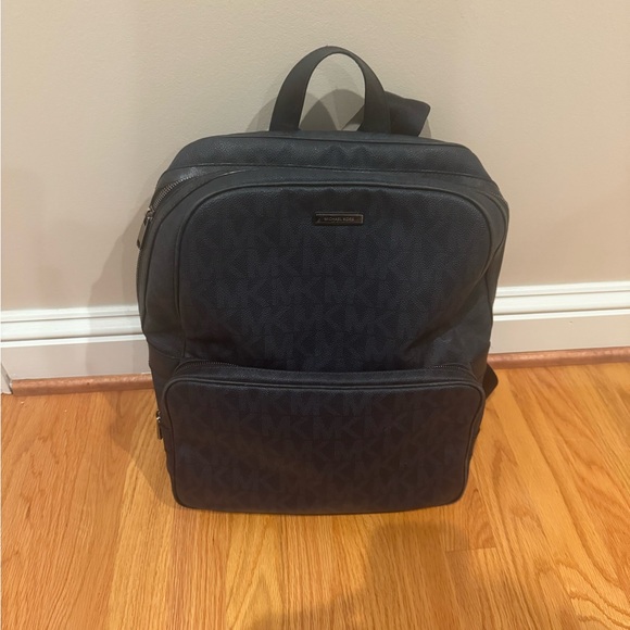 Navy leather Michael Kors backpack - Picture 2 of 4